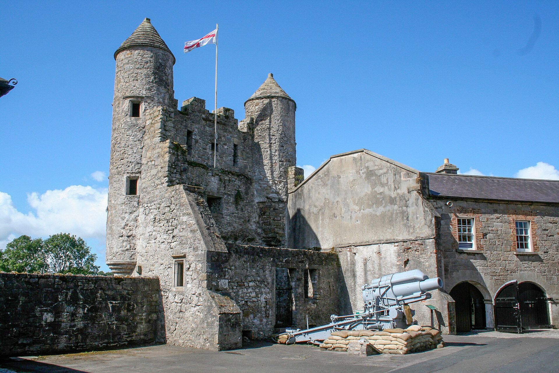 Discover Enniskillen, Northern Ireland | Fermanagh Lakelands: Gateway to the Fermanagh Lakelands, with castles, caves and scenic lakes.