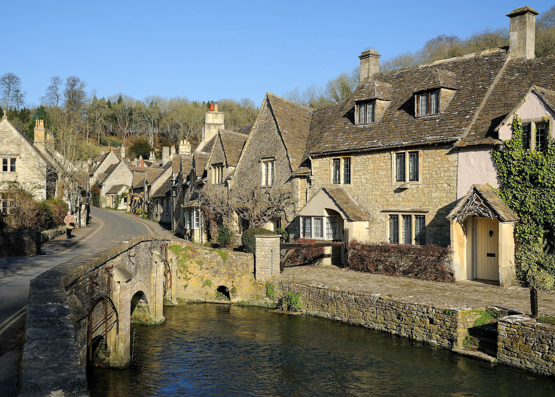 Cotswolds Villages & Market Towns | England Attractions: Explore England’s most famous countryside region, on relaxed small-group bus tours.