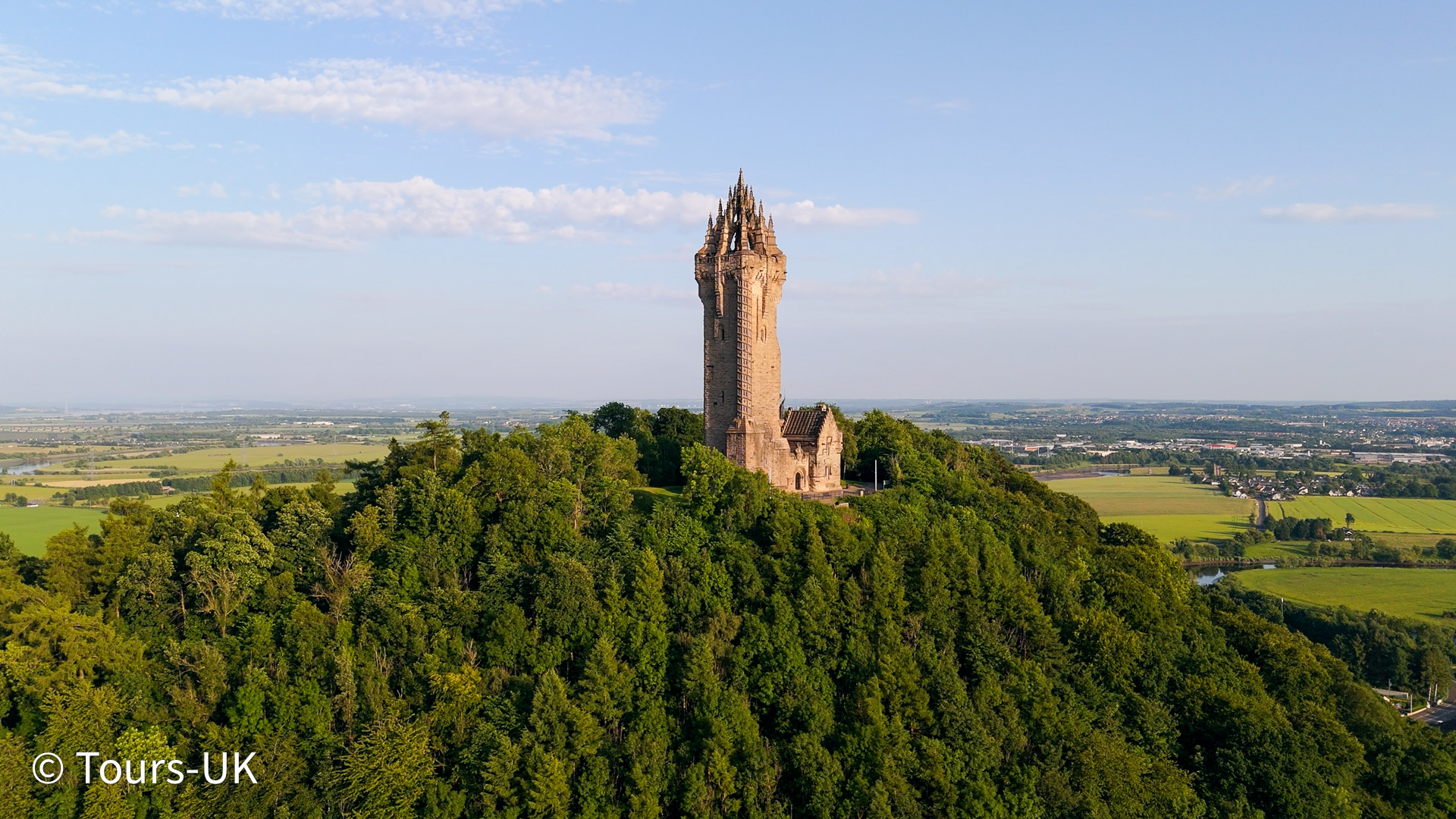 UK & Ireland Attractions | Iconic Landmarks: Explore iconic attractions across the UK and Ireland on small-group minibus tours with Tours-UK.